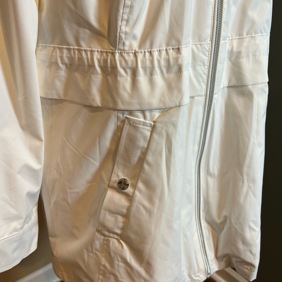 Vince Camuto White Rain Jacket Hooded Size M Water & Wind Resistant Lightweight - Picture 5 of 13